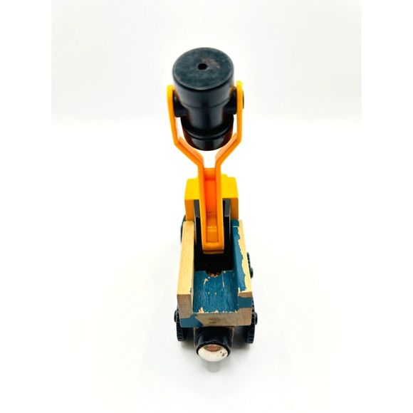 Thomas & Friends Wooden Railway Butch the Tow Truck Train Engine - Picture 6 of 6